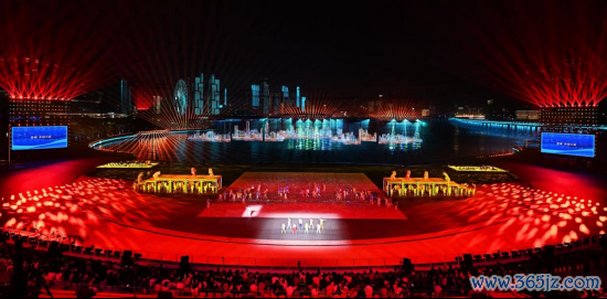 光峰科技Quasar全彩激光探照灯打造全运会闭幕式震撼光效