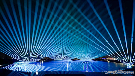 光峰科技Quasar全彩激光探照灯打造全运会闭幕式震撼光效